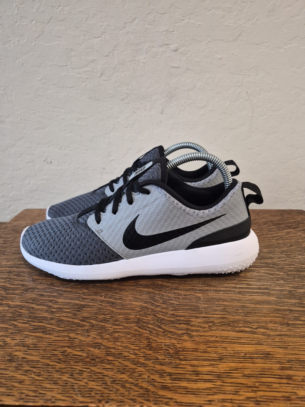 Nike Roshe G Golf Athletic Shoes
Boy's Size US 6Y